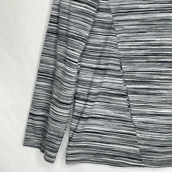 Pure J Jill Space-Dyed Black White Top with Pockets - Picture 3 of 9